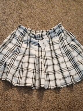 Charlotte Russe Black and White Plaid Pleated Skirt